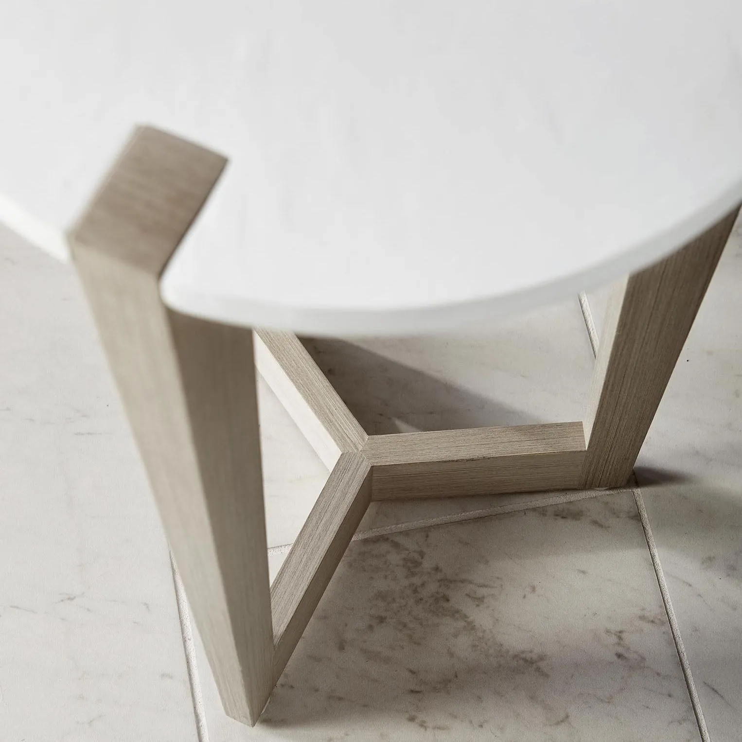 Axiom 122 Side Table